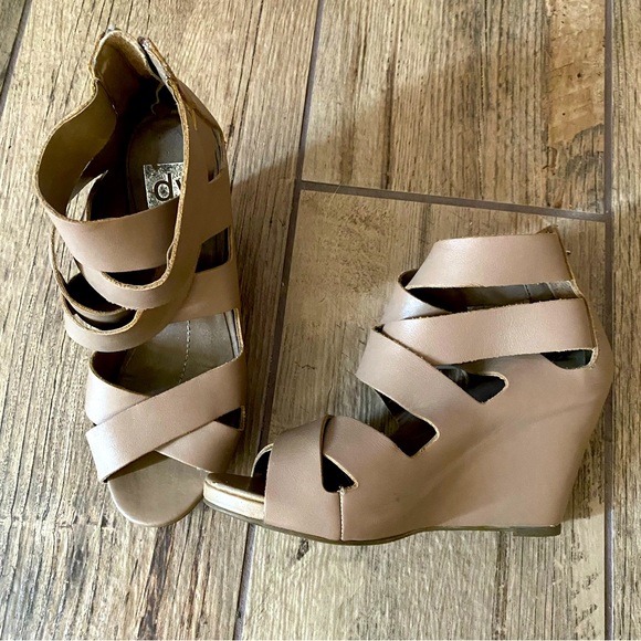 DV by Dolce Vita Shoes - Dolce Vita open toe strappy platforms